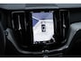 Volvo XC60 T6 Plug-in hybrid AWD Plus Dark Premium Audio by Harman en Kardon| Panoramadak| Semi Electrische Trekhaak| Lederen Interieur| Adaptieve Cruise Control| Blind Spot| Interieur Voorverwarming| Keyless Entry.