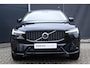 Volvo XC60 T6 Plug-in hybrid AWD Plus Dark Premium Audio by Harman en Kardon| Panoramadak| Semi Electrische Trekhaak| Lederen Interieur| Adaptieve Cruise Control| Blind Spot| Interieur Voorverwarming| Keyless Entry.