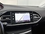 Peugeot 308 Blue Lease Executive 110pk | Navigatie | Panoramadak | Climate Control | Cruise Control | Parkeersensoren v+a | Armsteun | Elektrisch inklapbare spiegels | Bluetooth | Apple Carplay / Android Auto | DAB+ radio | Automatisch dimlicht | Regensensor | Donker getint glas | 16" lichtmetalen velgen |