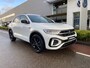 Volkswagen T-Roc 1.5 TSI 150PK R-Line / Black style / IQ LED / Voorstoelen verwarmbaar / Parkeersensoren V+A / Achteruitrijcamera / 18''LMV