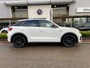 Volkswagen T-Roc 1.5 TSI 150PK R-Line / Black style / IQ LED / Voorstoelen verwarmbaar / Parkeersensoren V+A / Achteruitrijcamera / 18''LMV