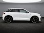 Volkswagen T-Roc 1.5 TSI R-Line / Black style / IQ LED / Voorstoelen verwarmbaar / Parkeersensoren V+A / Achteruitrijcamera / 18''LMV