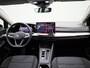 Volkswagen Golf 1.5 eHybrid Life Edition | 18 inch velgen | Adaptive cruise control | Voorklimatisering | Navigatie | Apple Carplay / Android auto |