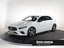 Mercedes-Benz A-klasse 180 Star Edition Luxury Line | Trekhaak | Dodehoekassistent | 18" lichtmetalen velgen