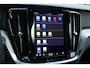 Volvo V60 T6 Plug-in hybrid AWD Plus Dark | Semi elektrische trekhaak | Premium audio by Harman Kardon | Stoelverwarming voor+achter | Stuurwielverwarming | Voorruit verwarming | Rondom zichtcamera |