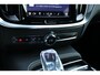 Volvo V60 T6 Plug-in hybrid AWD Plus Dark | Semi elektrische trekhaak | Premium audio by Harman Kardon | Stoelverwarming voor+achter | Stuurwielverwarming | Voorruit verwarming | Rondom zichtcamera |