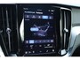 Volvo V60 T6 Plug-in hybrid AWD Plus Dark | Semi elektrische trekhaak | Premium audio by Harman Kardon | Stoelverwarming voor+achter | Stuurwielverwarming | Voorruit verwarming | Rondom zichtcamera |