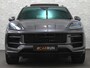 Porsche Cayenne 3.0 E-Hybrid | 360 Camera | ACC | Sport-Design | Panorama | Soft-Close | Nachtzicht | Stoelventilatie | BOSE | Sport-Chrono | Luchtvering | Trekhaak | Stoelverwarming V+A  | Sport-Uitlaat | Matrix-LED | 22'' | Keyless-Entry | Stuurverwarming | Comfortstoelen | Memory | Carplay |