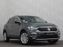 Volkswagen T-Roc 1.5 TSI 150pk DSG | ACC | Origineel NL | BOVAG Garantie | Trekhaak 1500kg | Camera | Lane Assist | Groot Navi | Carplay | Climate Control | Getint Glas | 17'' | Adaptieve Cruise Control | Parkeercamera | Caravantrekker!