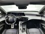 Peugeot e-5008 GT 73 kWh 210pk Automaat | Warmtepomp | 3 Fase | Schuif-/Kanteldak | Navigatie | Achteruitrijcamera | Elektrische achterklep | Adaptieve cruise control | Apple Carplay/Android Auto | Dodehoekdetectie | Keyless Entry/Start | Full-LED Koplampen | 19" LMV |