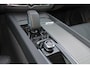 Volvo XC60 T6 Recharge AWD Plus Dark - Panorama/schuifdak - IntelliSafe Assist & Surround - 360º Camera - Harman/Kardon audio - Adaptieve LED koplampen - Verwarmde voorstoelen, stuur & achterbank - Parkeersensoren voor & achter - Elektr. bedienb. voorstoelen met geheugen - Draadloze tel. lader - Extra getint glas - 19' LMV