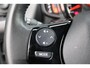 Peugeot 108 1.0 e-VTi Allure | Navi by app | Climate control | Camera | LED | Mistlampen | Lichtmetaal |