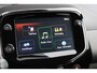 Peugeot 108 1.0 e-VTi Allure | Navi by app | Climate control | Camera | LED | Mistlampen | Lichtmetaal |