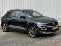 Volkswagen T-Roc 1.5 TSI Sport Business R / All season banden / Achteruitrijcamera / Trekhaak / Stoelverwarming / Climate Control /