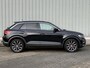 Volkswagen T-Roc 1.5 TSI Sport Business R / All season banden / Achteruitrijcamera / Trekhaak / Stoelverwarming / Climate Control /