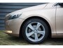 Volvo V40 1.6 T4 Momentum - 180 PK - TREKHAAK - CAMERA - KEYLESS - CLIMA - CRUISE -