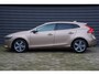 Volvo V40 1.6 T4 Momentum - 180 PK - TREKHAAK - CAMERA - KEYLESS - CLIMA - CRUISE -