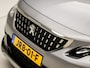 Peugeot 2008 1.2 PureTech Sport (PANORAMADAK, APPLE CARPLAY, NAVIGATIE, CLIMATE, LEDER, SPORTSTOELEN, GETINT GLAS, PARKEERSENSOREN, NIEUWSTAAT)