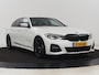 BMW 3-Serie 320i M Sport | Head-Up | Stoelverwarming | Leder/Alcantara | Carplay | Live Cockpit | Keyless | Sportstoelen | Climate control