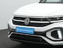 Volkswagen T-Roc 1.5 TSI 150 pk DSG R-Line | Panoramadak | Trekhaak | IQ Light | Achteruitrijcamera | Stoelverwarming