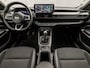 Jeep Avenger 1.2 Altitude Sport (APPLE CARPLAY, GROOT NAVI, 360 CAMERA, JBL AUDIO, STOELVERWARMING, SPORTSTOELEN, KEYLESS, ADAPTIVE CRUISE, GETINT GLAS, NIEUWSTAAT)