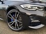 BMW 3-Serie 330e M Sport High Executive / Automaat / NL-Auto / 55.000 Km / Dealer-Onderhouden / Vol-Leder / Schuif-Kanteldak / Head-Up Display / Digitaal Dashboard / LED / DAB / Apple-Carplay&Android-Auto / Navi / Rondom Camera's / Stuur+Stoelverwarming / Flippers / Cruise-Control / Climate-Control / ELKTR-Pakket / PDC / LMV 19'' / ENZ.