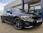 BMW 3-Serie 330e M Sport High Executive / Automaat / NL-Auto / 55.000 Km / Dealer-Onderhouden / Vol-Leder / Schuif-Kanteldak / Head-Up Display / Digitaal Dashboard / LED / DAB / Apple-Carplay&Android-Auto / Navi / Rondom Camera's / Stuur+Stoelverwarming / Flippers / Cruise-Control / Climate-Control / ELKTR-Pakket / PDC / LMV 19'' / ENZ.