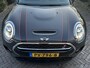 MINI Clubman Mini 2.0 Cooper S Chili Serious Business JCW Panoramadak Harman/Kardon Keyless Cruise Stoelverw. John Cooper Works 18''LM