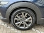 Mazda CX-30 2.0 e-SkyActiv-X M Hybrid Luxury | NAP | elektrisch glazen schuif-/kanteldak | Leer | Stoel & stuur verwarming | 360 graden camera | Bose Audio | Memory Stoelen |