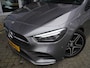 Mercedes-Benz B-klasse 200 Business Solution AMG | Automaat | Panorama dak | Achteruitrijcamera | Keyless entry en start | Sfeerverlichting | Led verlichting | AMG styling | 160PK | Stoelverwarming