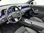 Mercedes-Benz A-klasse 180 Star Edition AMG Line | Nightpakket | Dodehoekassistent | Smartphone integratie | KEYLESS GO | 19 inch AMG velgen | Sfeerverlichting | Verwarmde stoelen vooraan | Panoramaschuifdak |