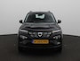 Dacia Spring Comfort Plus (Orange Pack) 27 kWh | Automaat | Airco | Medianav met DAB en Apple CarPlay & Android Auto | Lichtmetalen velgen | Metaalkleur |