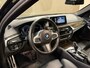 BMW 5-Serie Touring 540i M xDrive High Executive AUT. PANORAMADAK HEAD-UP NAVIGATIE CAMERA STOELVERWARMING LEDER SFEERVERLICHTING