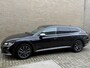 Volkswagen Arteon Shooting Brake 1.4 TSI 218pk eHybrid Elegance Business+ | Virtual cockpit | Wegklapbare trekhaak | Leder/alcantara | Massage | Stoelverwarming voor+achter | Camera | Adaptieve cruise | Lane assist | Navigatie | Apple CarPlay | Matrix LED | DAB | Volledig dealeronderhouden