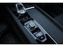 Volvo XC60 T6 Plug-in hybrid AWD Ultra Black Edition | Bowers & Wilkins Premium Audio| Luchtvering | 22" Lichtmetalen velgen | Google infotainment | Stoelverwarming | Stoelventilatie | 360° Parkeercamera | Parkeersensoren voor + achter | Parkeerverwarming
