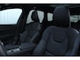Volvo XC60 T6 Plug-in hybrid AWD Ultra Black Edition | Bowers & Wilkins Premium Audio| Luchtvering | 22" Lichtmetalen velgen | Google infotainment | Stoelverwarming | Stoelventilatie | 360° Parkeercamera | Parkeersensoren voor + achter | Parkeerverwarming