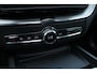 Volvo XC60 T6 Plug-in hybrid AWD Ultra Black Edition | Bowers & Wilkins Premium Audio| Luchtvering | 22" Lichtmetalen velgen | Google infotainment | Stoelverwarming | Stoelventilatie | 360° Parkeercamera | Parkeersensoren voor + achter | Parkeerverwarming