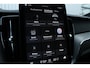 Volvo XC60 T6 Plug-in hybrid AWD Ultra Black Edition | Bowers & Wilkins Premium Audio| Luchtvering | 22" Lichtmetalen velgen | Google infotainment | Stoelverwarming | Stoelventilatie | 360° Parkeercamera | Parkeersensoren voor + achter | Parkeerverwarming