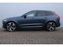 Volvo XC60 T6 Plug-in hybrid AWD Ultra Black Edition | Bowers & Wilkins Premium Audio| Luchtvering | 22" Lichtmetalen velgen | Google infotainment | Stoelverwarming | Stoelventilatie | 360° Parkeercamera | Parkeersensoren voor + achter | Parkeerverwarming