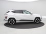 Hyundai Kona Electric Comfort Smart 65.4 kWh / 100% SoH / Warmtepomp / 3-Fase Laden / 1ste eigenaar / HUD / Achteruitrijcamera / Stoel en Stuurverwarming / Elektrische Achterklep / Apple Carplay & Android Auto / Keyless Entry / Fabrieksgarantie tot 24-11-2029 /