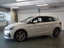 BMW 2-Serie Active Tourer 225xe iPerformance eDrive Ed, Automaat Navi, Clima en Cruise contr, Elek stoelen, Stoelverw, Head up display, Lederen bekleding, Pdc V/A, Xenon, Lm velgen 18'', Full options, Nederlandse auto!! Bovag afleverpakket 695,-
