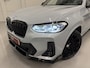 BMW X3 xDrive30e M-Sport Facelift PERFORMANCE BODYKIT BROOKLYN-GRAU/PANO/H&K/HEAD-UP/LASER/CAMERA/KEYLESS/21"M-SPORT/TREKHAAK ELECTR./ADAPTIVE-ONDERSTEL/LEER-GEPERFOREERD/UNIEKE AUTO/SOH 93,2%/NET OH BEURT GEHAD/AUTO VERKEERT IN ABSOLUTE NIEUWST