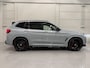 BMW X3 xDrive30e M-Sport Facelift PERFORMANCE BODYKIT BROOKLYN-GRAU/PANO/H&K/HEAD-UP/LASER/CAMERA/KEYLESS/21"M-SPORT/TREKHAAK ELECTR./ADAPTIVE-ONDERSTEL/LEER-GEPERFOREERD/UNIEKE AUTO/NET OH BEURT GEHAD/AUTO VERKEERT IN ABSOLUTE NIEUWSTAAT