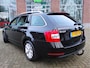 Skoda Octavia Combi 1.5 TSI DSG Greentech Business Edition Afn.trekhaak - Stoelverwarming - Leder/Stof - Getinte ruiten - Chroompakket - Sportstuur