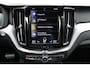 Volvo XC60 T5 R-Design | Verwarmbare Voorstoelen | Parkeercamera | Apple Carplay | Cruise Control | Navigatie | 19'' Lichtmetalen Velgen | Bluetooth Telefonie & Multimedia | Climate Control | Extra Getint Glas