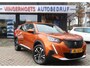 Peugeot 2008 130 Pk Benzine Allure * Navigatie * Keyless Start Button * Dab Radio * 1/2 Lederen Interieur * Climate & Cruise Control * Vingerhoets; Vierde Generatie Eersteklas Service. Al meer dan 100 jaar een begrip in de Brabantse Kempen.