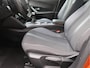 Peugeot 2008 130 Pk Benzine Allure * Navigatie * Keyless Start Button * Dab Radio * 1/2 Lederen Interieur * Climate & Cruise Control * Vingerhoets; Vierde Generatie Eersteklas Service. Al meer dan 100 jaar een begrip in de Brabantse Kempen.
