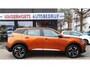 Peugeot 2008 130 Pk Benzine Allure * Navigatie * Keyless Start Button * Dab Radio * 1/2 Lederen Interieur * Climate & Cruise Control * Vingerhoets; Vierde Generatie Eersteklas Service. Al meer dan 100 jaar een begrip in de Brabantse Kempen.