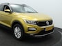Volkswagen T-Roc 1.0 TSI Style | Navigatie | Sensoren voor en achter | Apple Carp