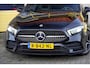 Mercedes-Benz A-klasse 180 Business Solution AMG BJ2022 Lmv 18" | Led V+A | Pdc | Navi | Achteruitrijcamera | Dashboard verlichting | Virtual cockpit | Climate control | Cruise control | Sportstoelen | Verwarmde voorstoelen | Zwarte hemel | Extra getint glas